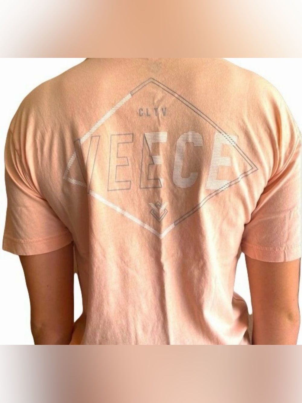Veece Women's Peach Graphic T-Shirt - Size Small - NWT